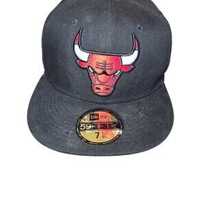 New Era Chicago Bulls 59FIFTY Fitted Hat Size 7 1/4 Black Red Embroidery